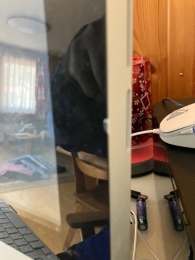 i mac 2011  21.5inch 中古　デスク取り出しに難あり