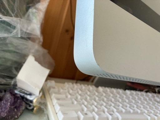 i mac 2011  21.5inch 中古　デスク取り出しに難あり