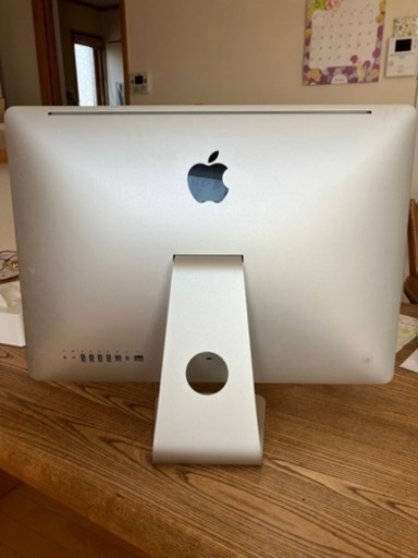 i mac 2011  21.5inch 中古　デスク取り出しに難あり