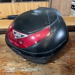 佐賀　GIVI (ジビ) バイク用 リアボックス  FLOWシリーズの画像