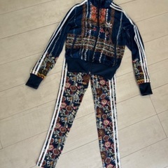 PAKAIAN adidas レディースジャージ上下の画像