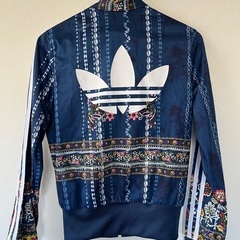 PAKAIAN adidas レディースジャージ上下の画像