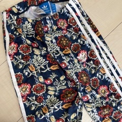 PAKAIAN adidas レディースジャージ上下の画像