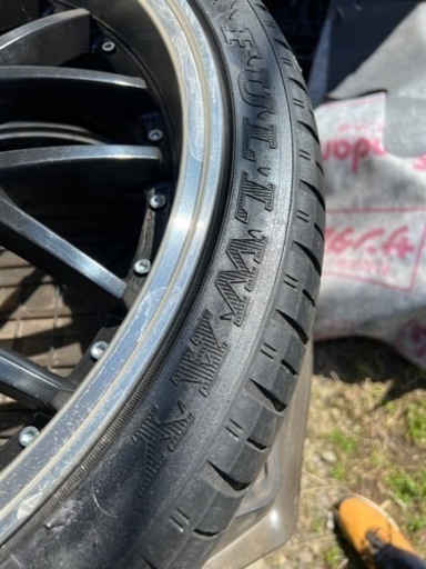20インチ8.5J 245/35/20 ハイフライ