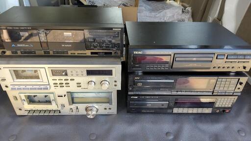 カセットデッキ3台とCDプレーヤー3台 ジャンク出品　古いオーディオ機器