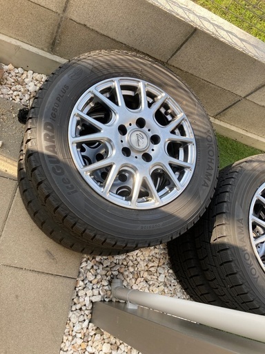 スタッドレスタイヤ（ホイール付き）