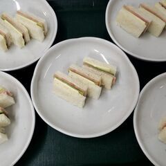 【岩出市西国分の住宅型有料老人ホームでの調理です・食数２５食前後】美味しくて栄養満点、 みんなが笑顔になるお料理を一緒に作りましょう。の画像