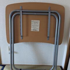 折りたたみデスクの画像