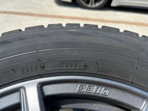 215/60R17 スタッドレスタイヤ ホイール付き4本