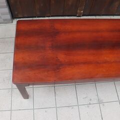 FUJI FURNITURE(冨士ファニチア)よりローズウッド リビングテーブルです。洋室はもちろん和室のセンターテーブルとしても活躍する、シンプルでありながらモダンな印象のローテーブルです♪DD428の画像