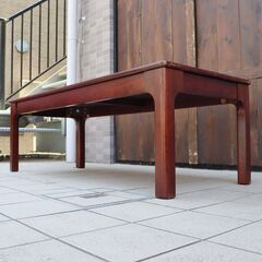 FUJI FURNITURE(冨士ファニチア)よりローズウッド リビングテーブルです。洋室はもちろん和室のセンターテーブルとしても活躍する、シンプルでありながらモダンな印象のローテーブルです♪DD428の画像