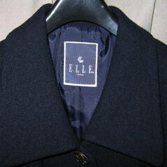 ELLE （エル）のスーツ　サイズ３８　美品です　紺色です（濃紺）の画像