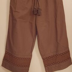 夏のパンツベージュ