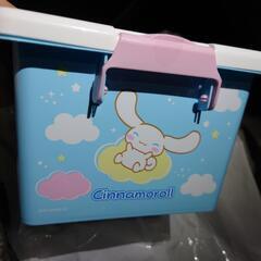 サンリオ　シナモンロール　お菓子入コンテナの画像
