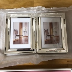 生後1年の赤ちゃん用のアルバムと縦型の写真たての画像