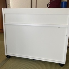 【取引決定】23390円分のキャスター付き棚4つセット【訳あり】の画像