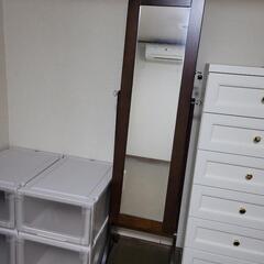 シックな鍵付きジュエリーケースとジュエリー