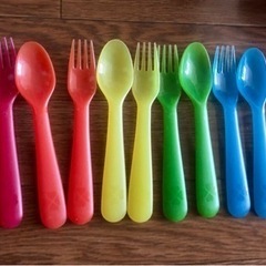 IKEA  プラスチック食器　プレート・小鉢・コップ・スプーン・フォーク　5色セットの画像