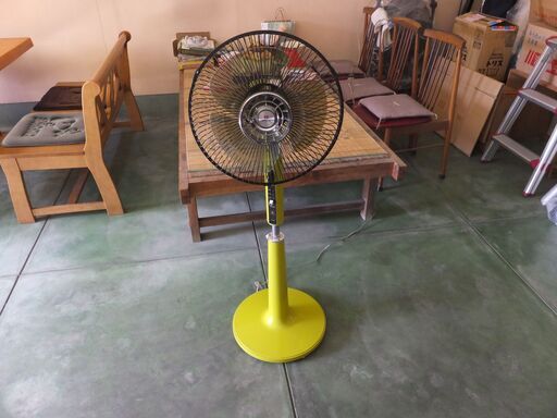 2000円　黄色い扇風機　今はない使用極少レトロ感きれい　日立製　いかがですか？