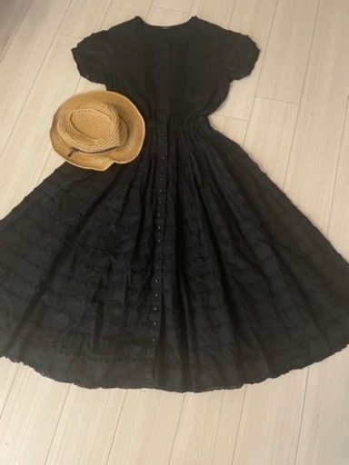PINK HOUSE 黒のワンピース　商談中