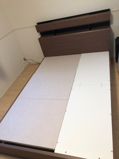 早めの引き取り希望 ニトリダブルベッドフレームのみ