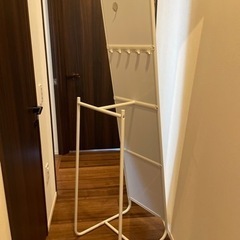 IKEAの全身ミラー　の画像