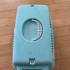 ペットのカゴの画像