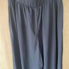 UNIQLO ユニクロ　タックフレアスカンツ　ブラック　サイズSの画像