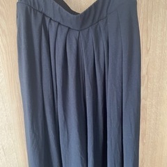 UNIQLO ユニクロ　タックフレアスカンツ　ブラック　サイズSの画像