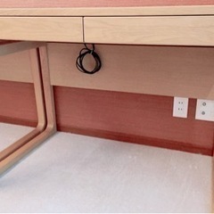【引き取り先決まりました】学習机　2つ無料でお譲りしますの画像