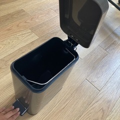 ステップ付ゴミ箱の画像
