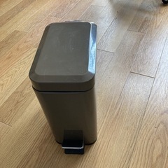 ステップ付ゴミ箱