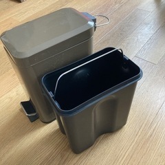 ステップ付ゴミ箱の画像