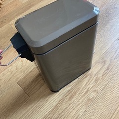 ステップ付ゴミ箱の画像