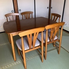 お譲り先決定高級ダイニングテーブルと椅子5脚セットお譲り致します...