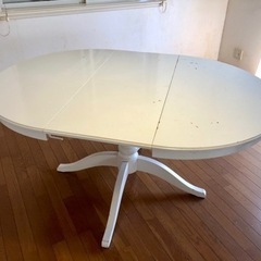 IKEA・リアトルプ　ダイニングテーブルの画像