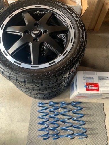 DA64エブリィ　車高アップサス、タイヤホイールセット