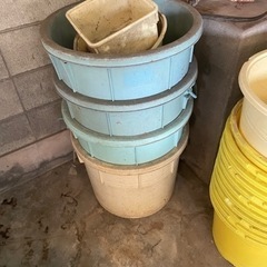 メダカ飼育等に　プラスチック桶　多数の画像