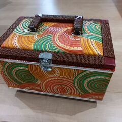 【終了・超美品】昭和レトロな裁縫箱　足付き