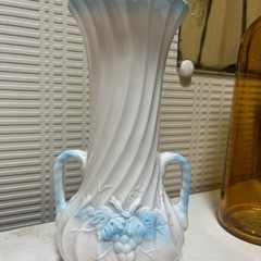 お洒落な花瓶1個の画像
