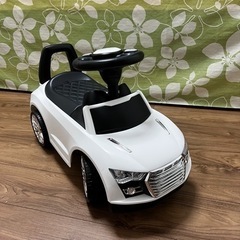 おもちゃ　足蹴り自動車