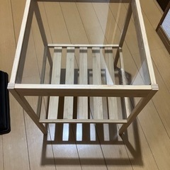 IKEAのサイドテーブルの画像