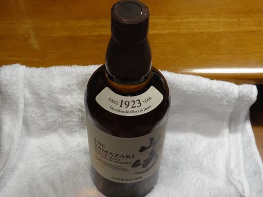 新品　未開封　-THE YAMAZAKI SINGLE MALT WHISKY-　サントリー シングルモルト ウイスキー 山崎NV 700ml 　箱無し   他の酒と交換も可能→（アードベッグ 10年 700ml2本orラフロイグ 10年 700ml2本orラガヴーリン 16年700ml１本）