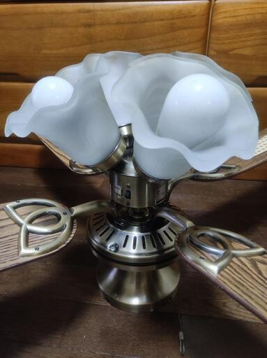 ファン付きシーリングライト　電球、取付け金具付き