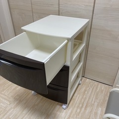 プラスチック製　3段収納タンスの画像