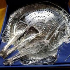 春夏秋冬ステンレスのお皿です新品未使用ですが箱に痛みがあるため格安にの画像