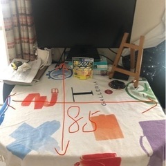 テーブルとイス4本の画像