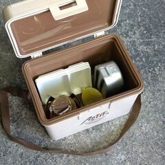 クーラーボックスにコンパクトに収まる簡単炊飯セットの画像