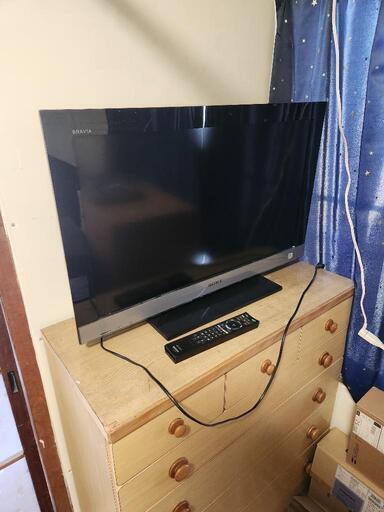 ソニー製の32型液晶テレビです