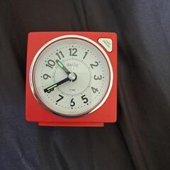 赤色の置時計
